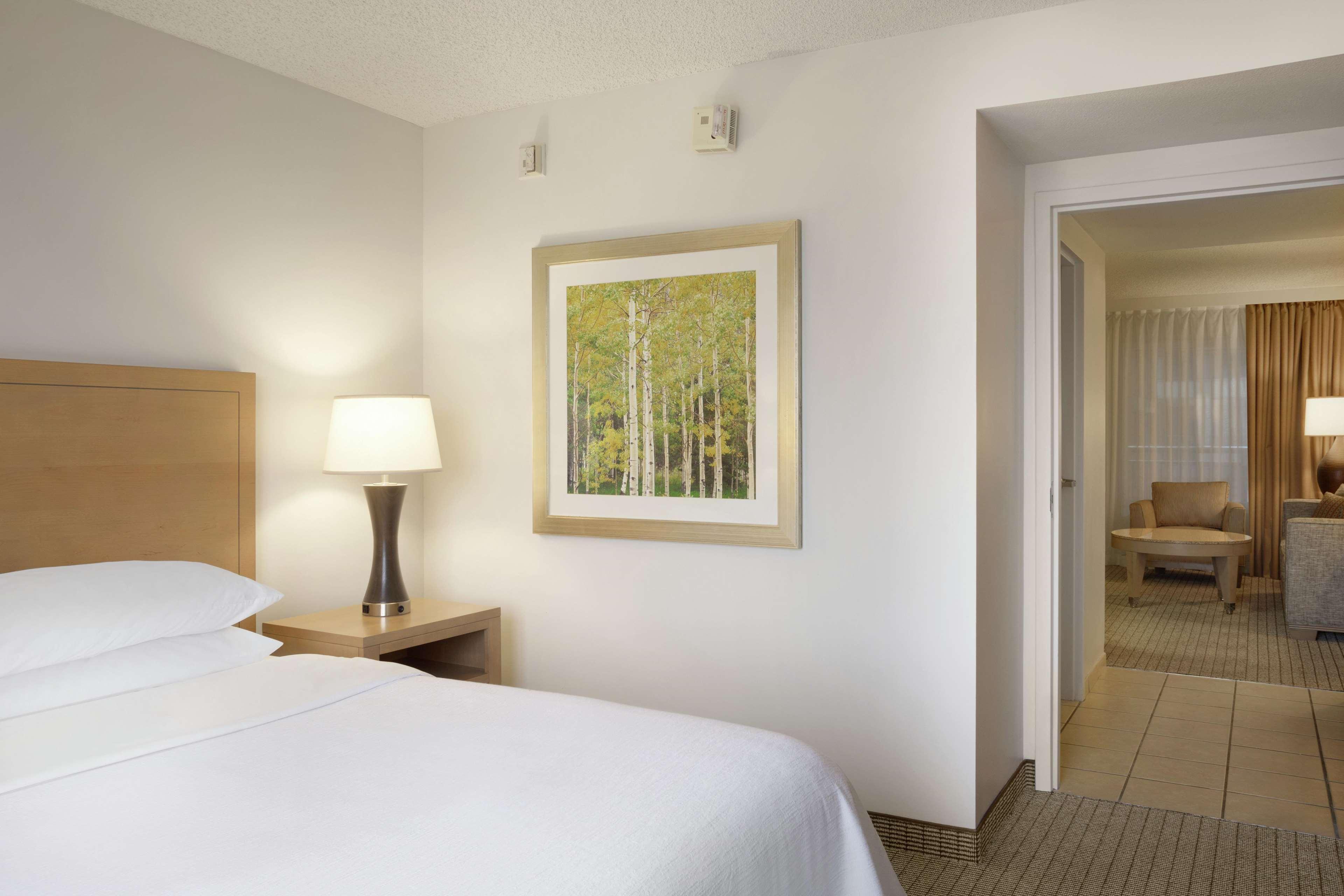 Embassy Suites By Hilton Denver International Airport Екстериор снимка