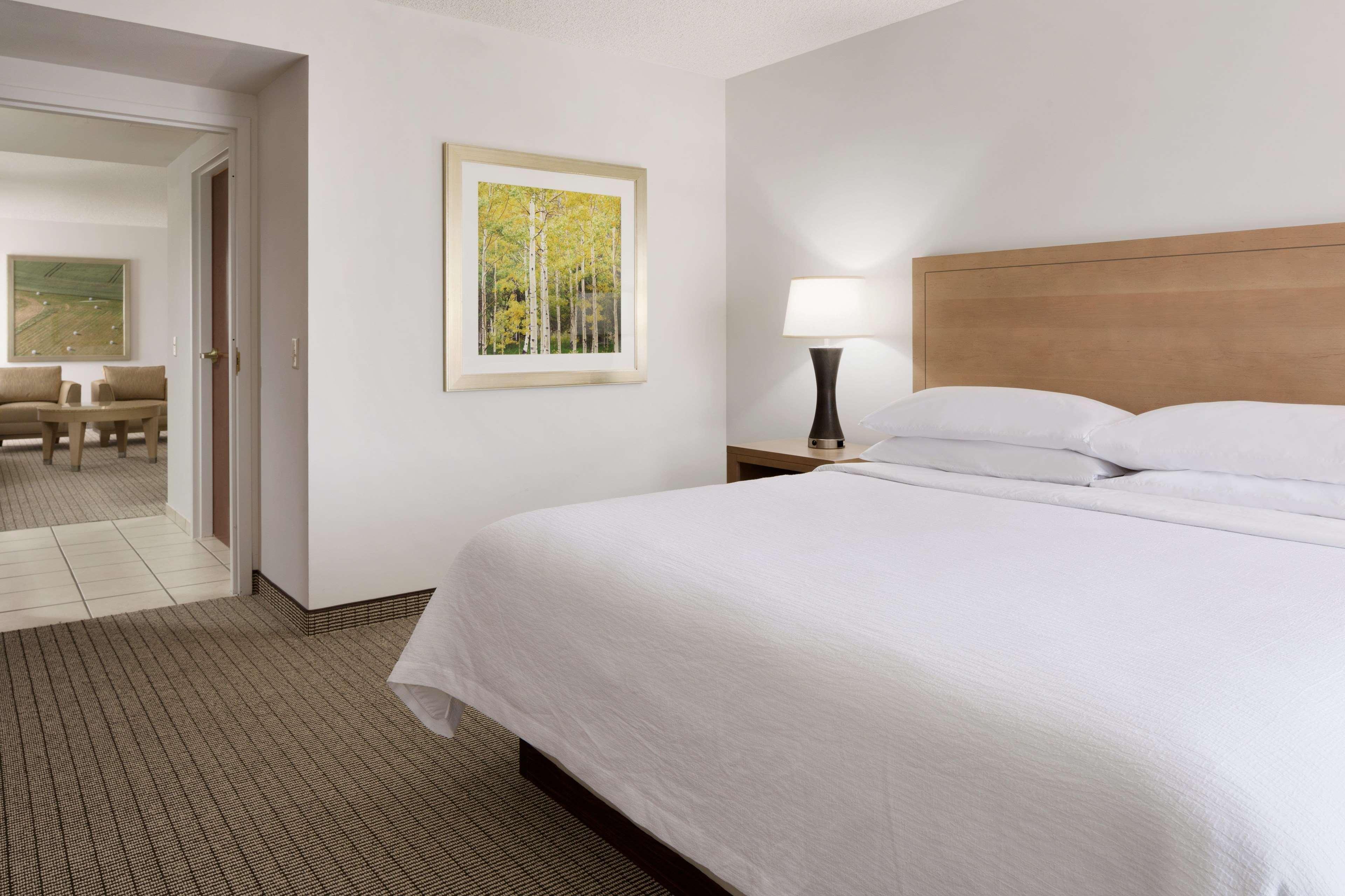 Embassy Suites By Hilton Denver International Airport Екстериор снимка
