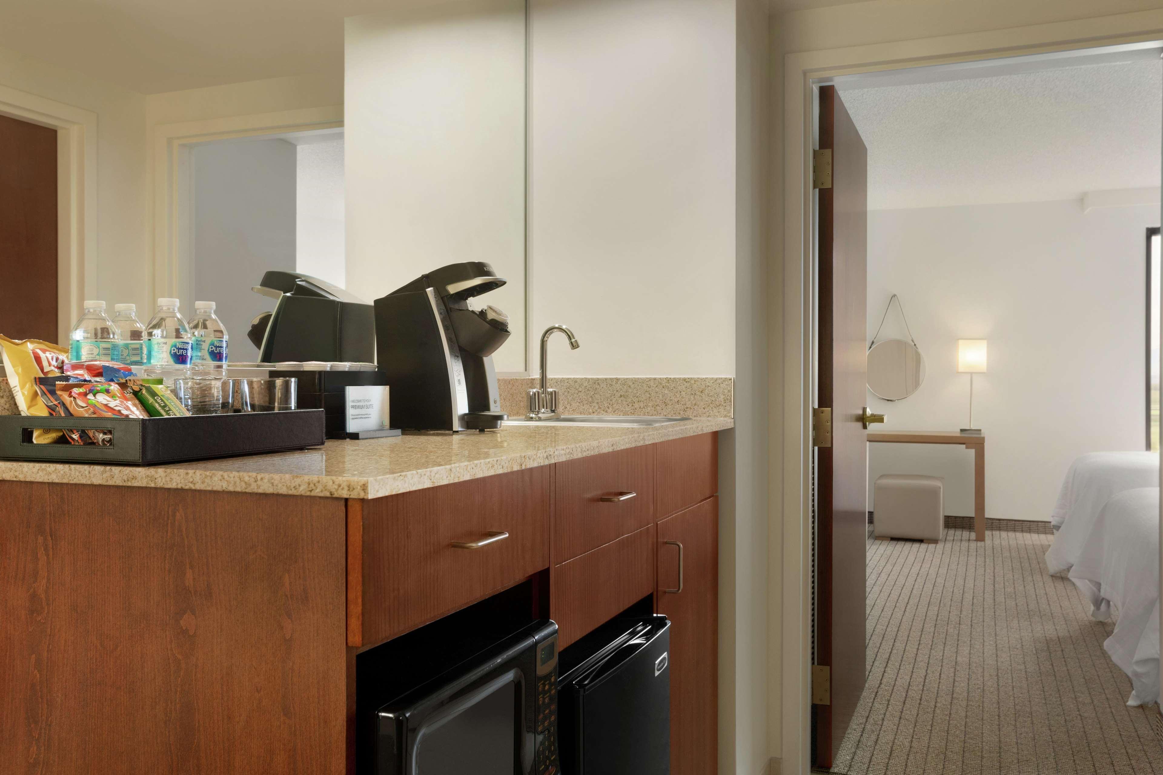 Embassy Suites By Hilton Denver International Airport Екстериор снимка