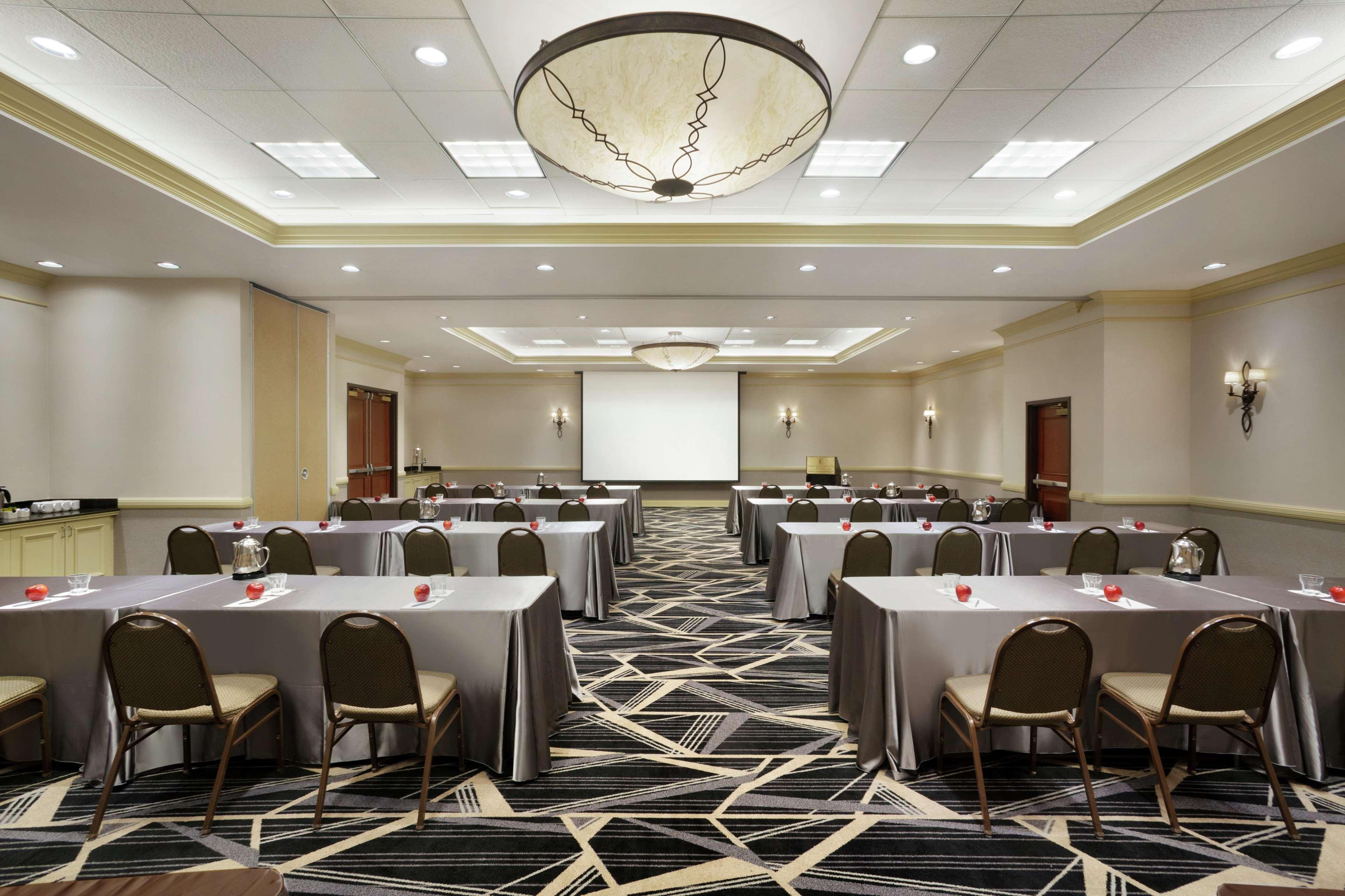 Embassy Suites By Hilton Denver International Airport Екстериор снимка