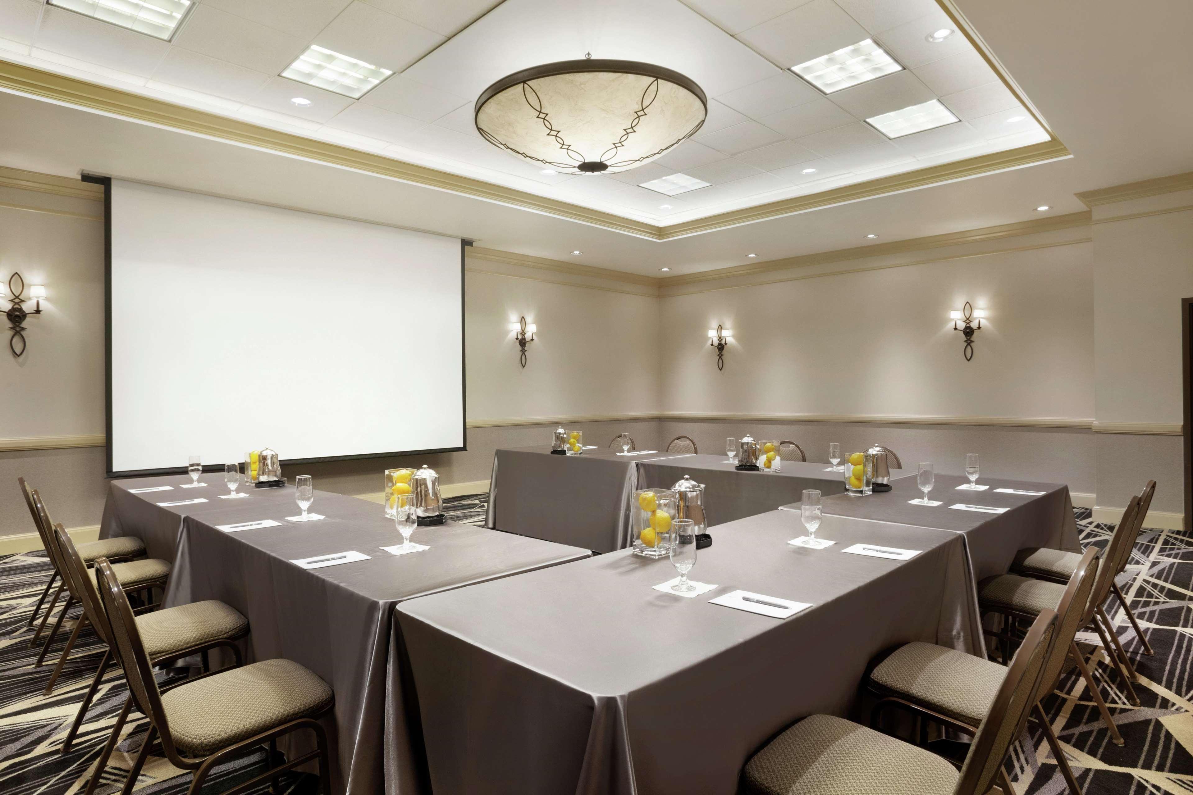 Embassy Suites By Hilton Denver International Airport Екстериор снимка