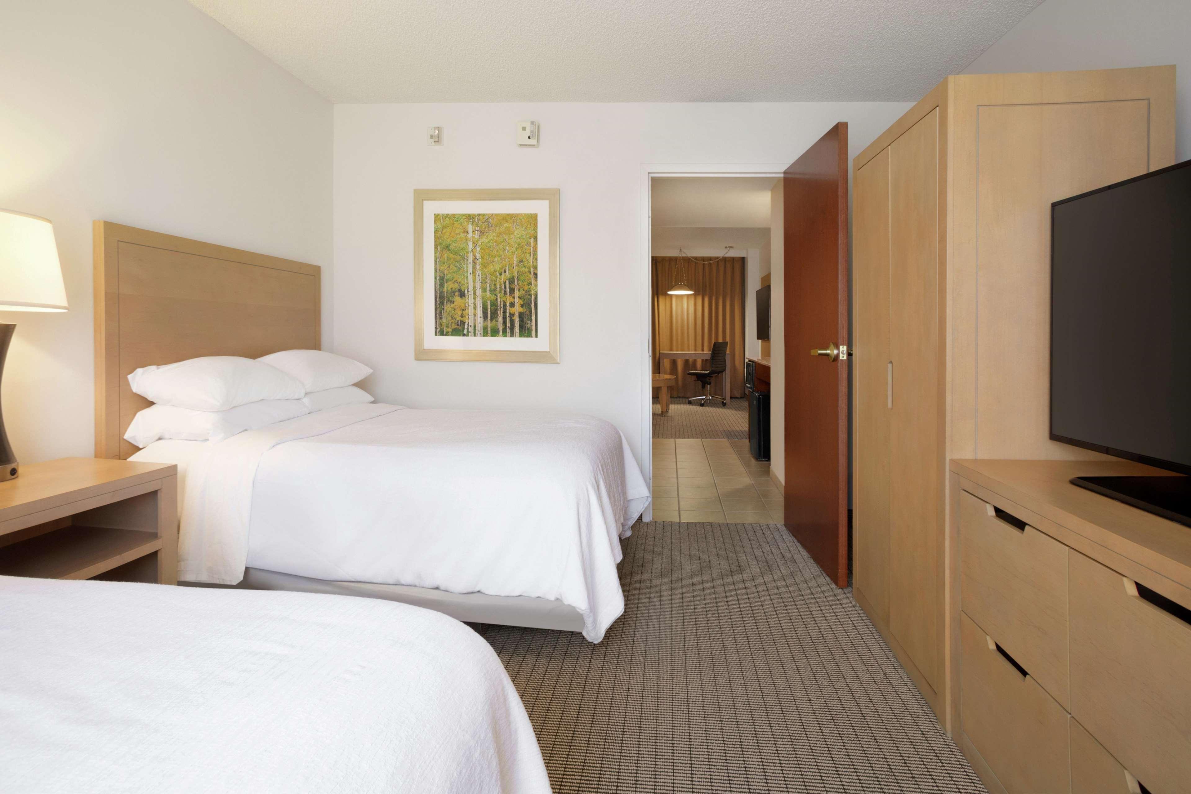 Embassy Suites By Hilton Denver International Airport Екстериор снимка
