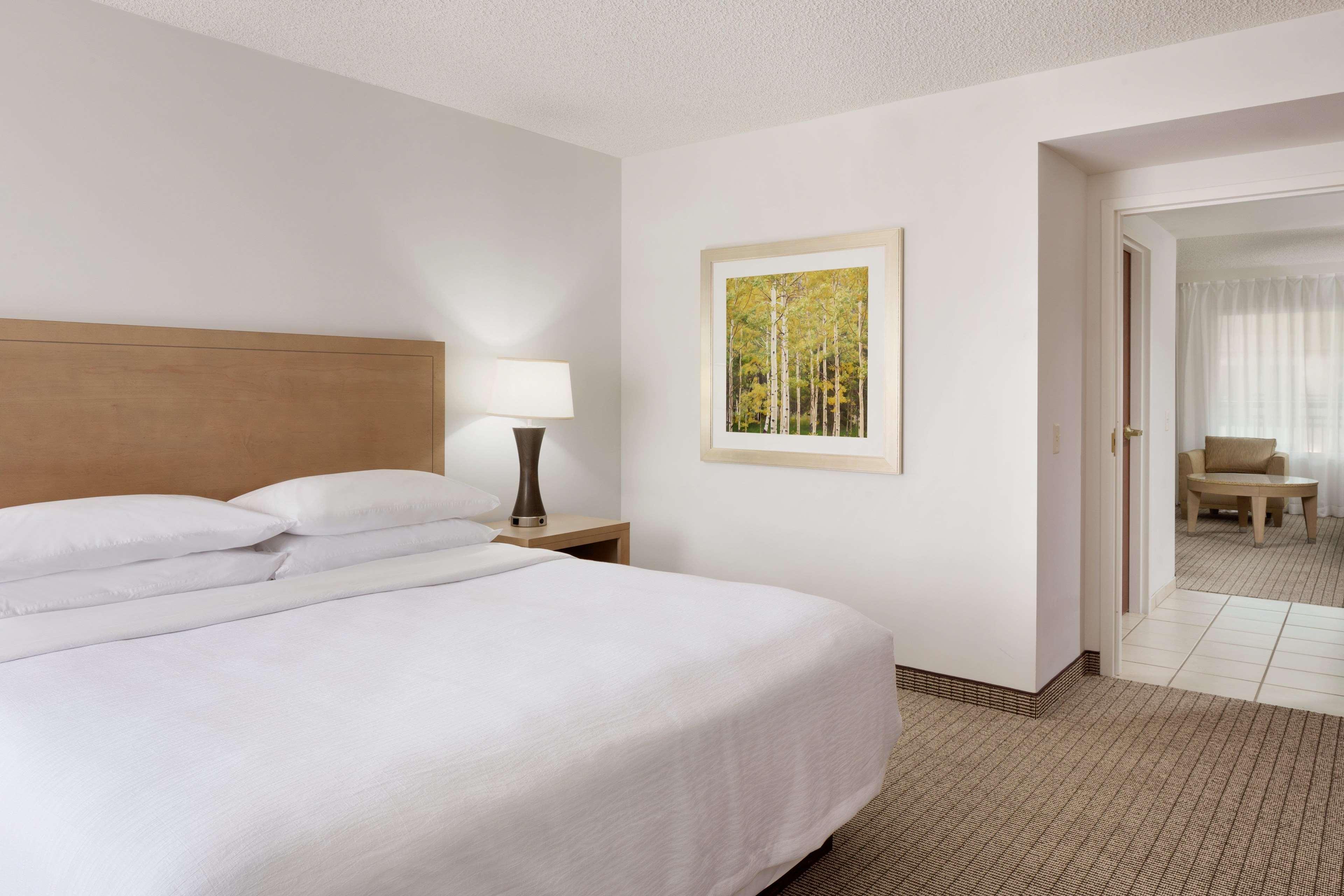 Embassy Suites By Hilton Denver International Airport Екстериор снимка