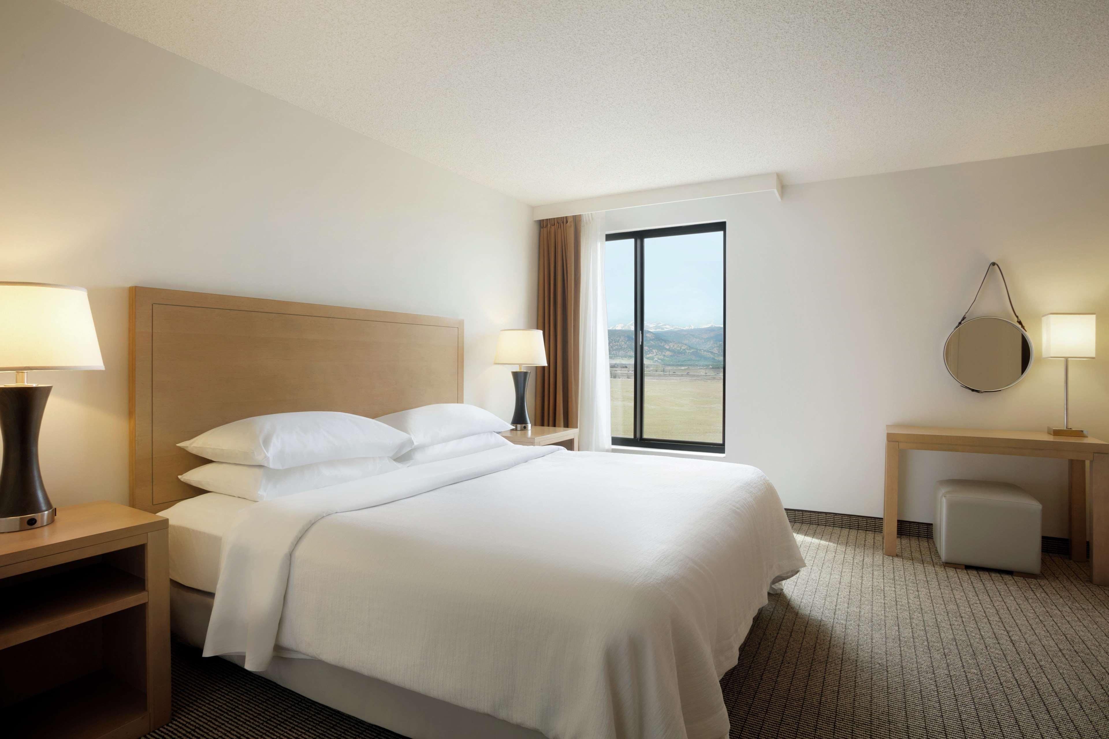 Embassy Suites By Hilton Denver International Airport Екстериор снимка