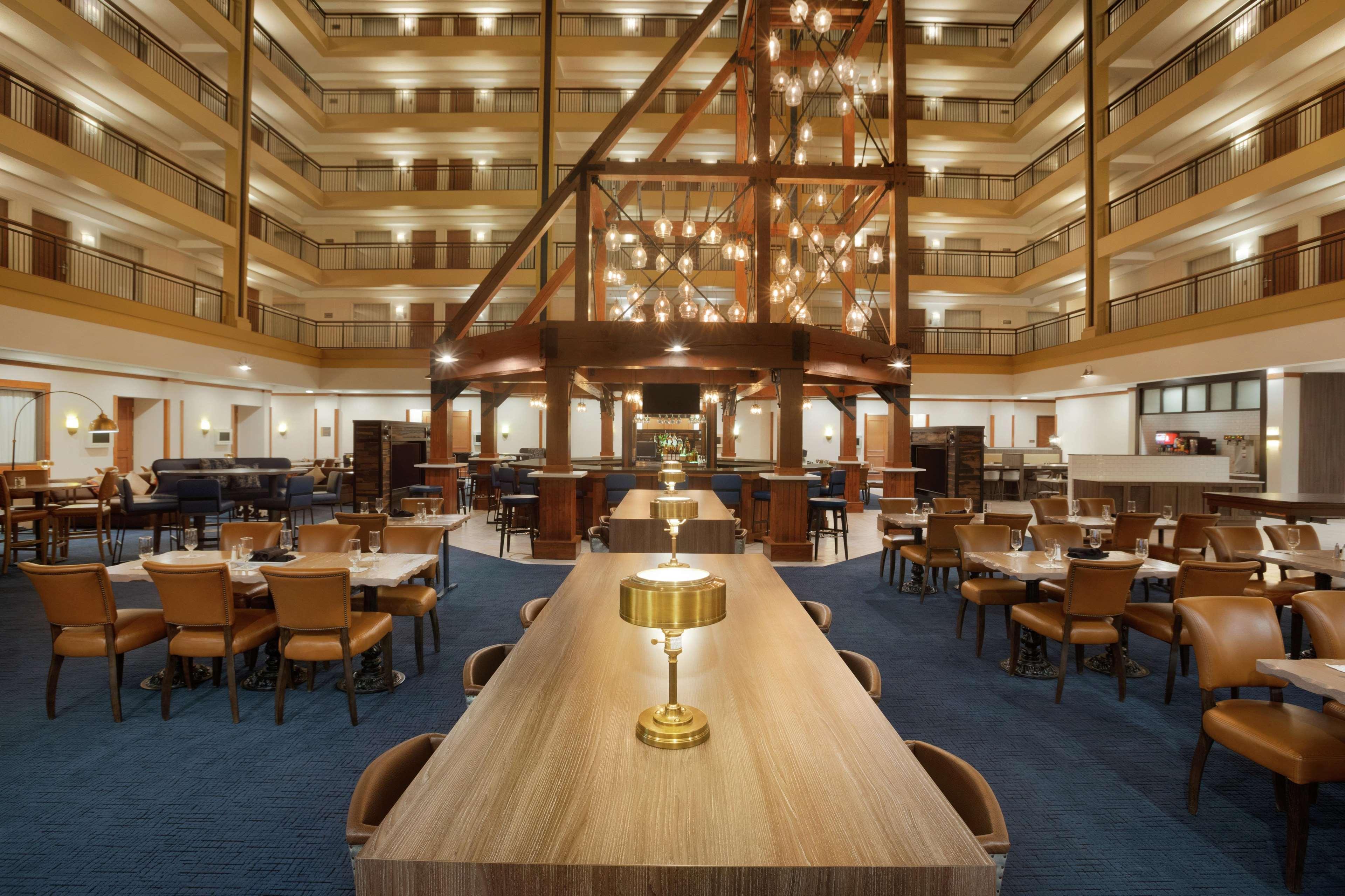 Embassy Suites By Hilton Denver International Airport Екстериор снимка