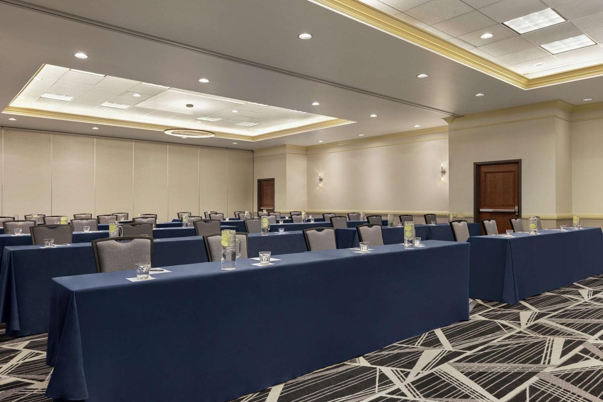Embassy Suites By Hilton Denver International Airport Екстериор снимка