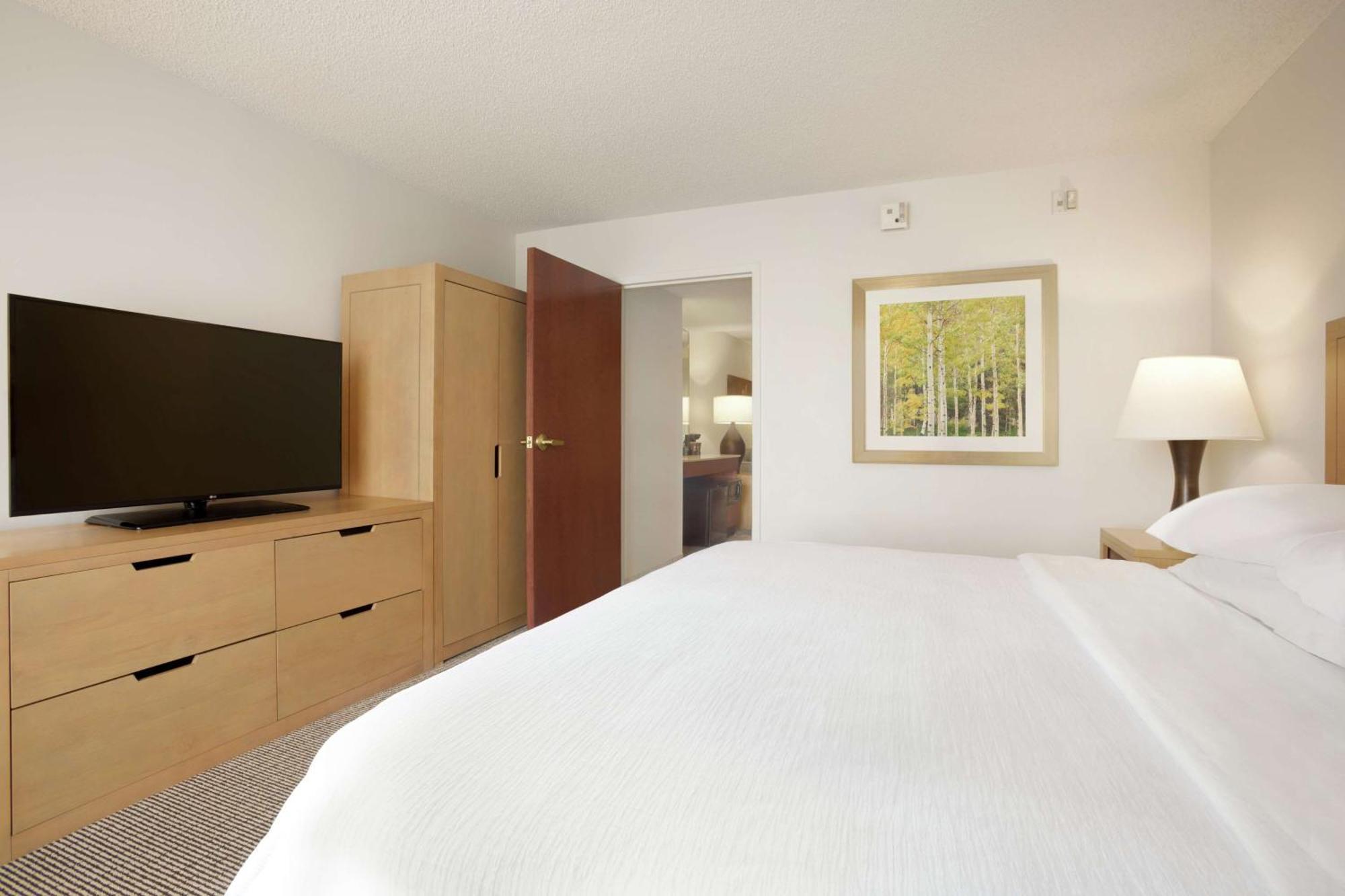 Embassy Suites By Hilton Denver International Airport Екстериор снимка