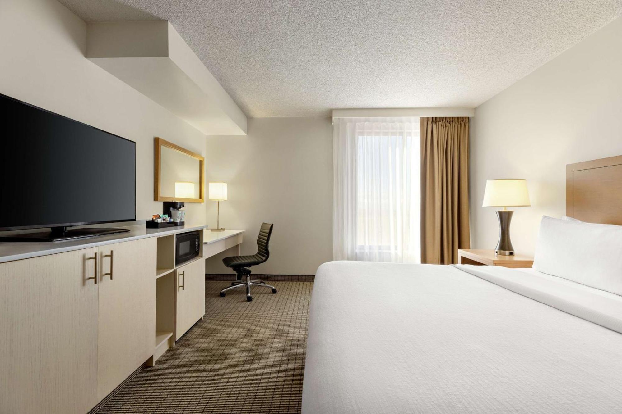 Embassy Suites By Hilton Denver International Airport Екстериор снимка