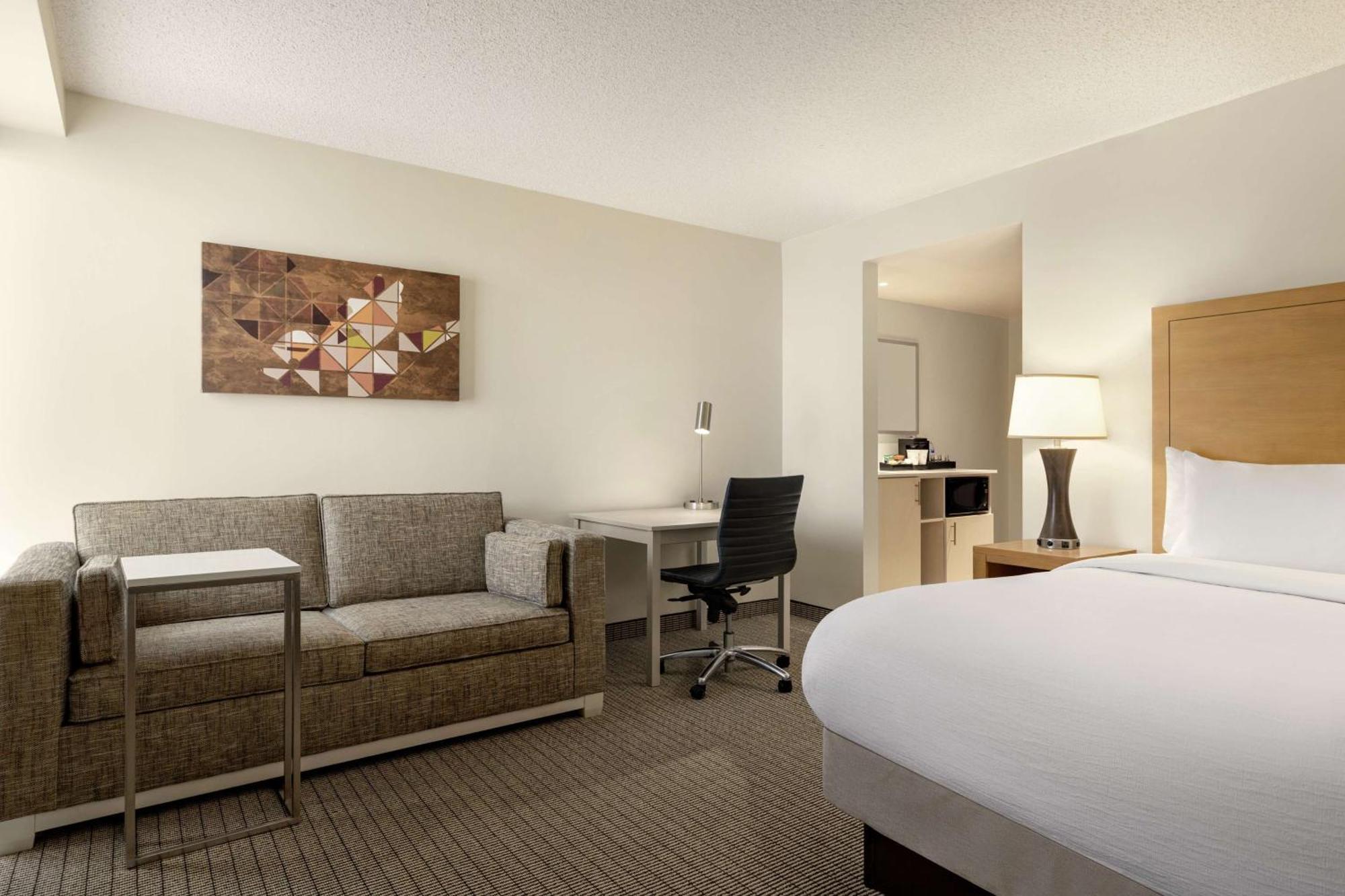 Embassy Suites By Hilton Denver International Airport Екстериор снимка