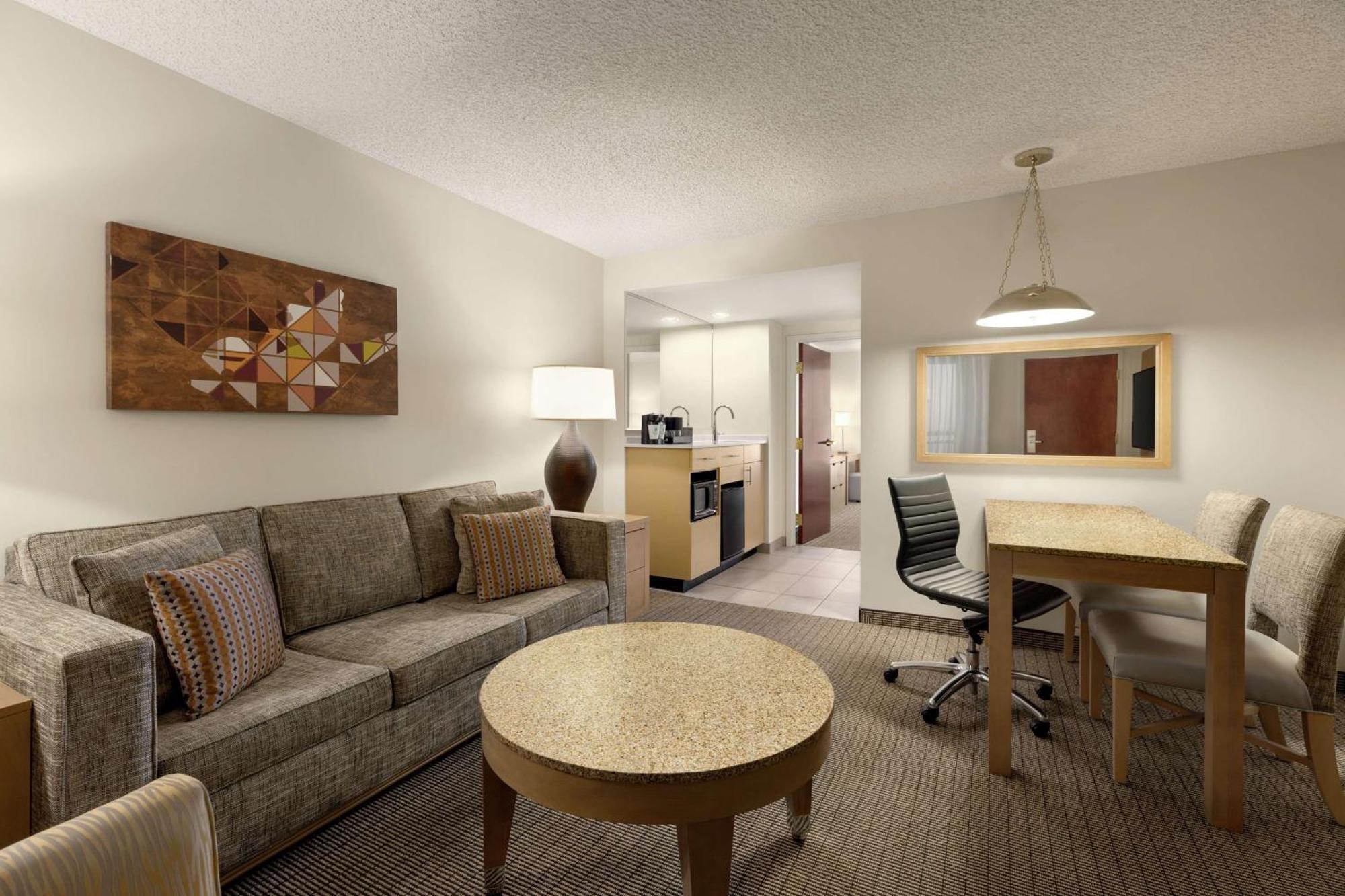 Embassy Suites By Hilton Denver International Airport Екстериор снимка